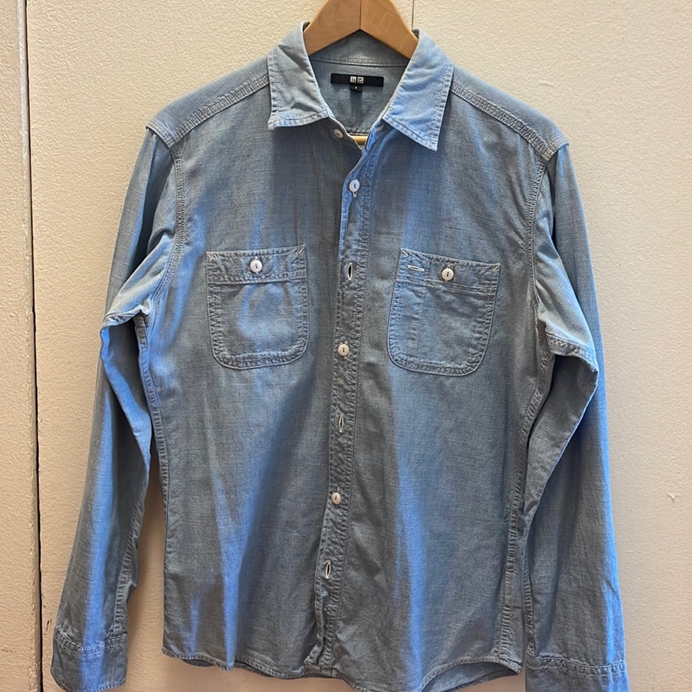 Used Uniqlo Long Sleeve L/S Button Down Chambray Size Small